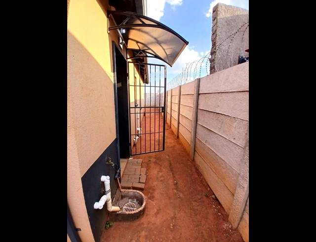 3 BEDROOM HOUSE FOR SALE IN PROTEA GLEN